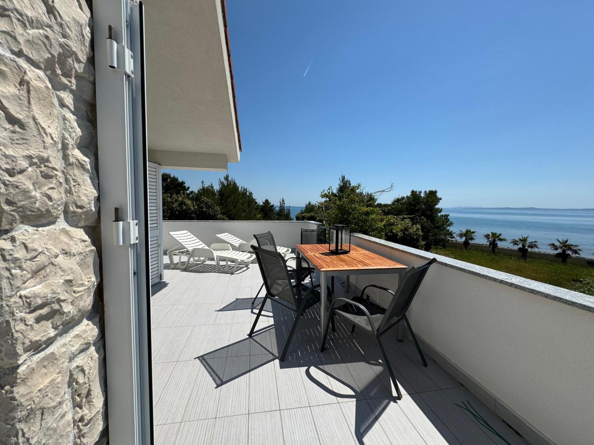 Mirakul Apartments Vir Exterior photo