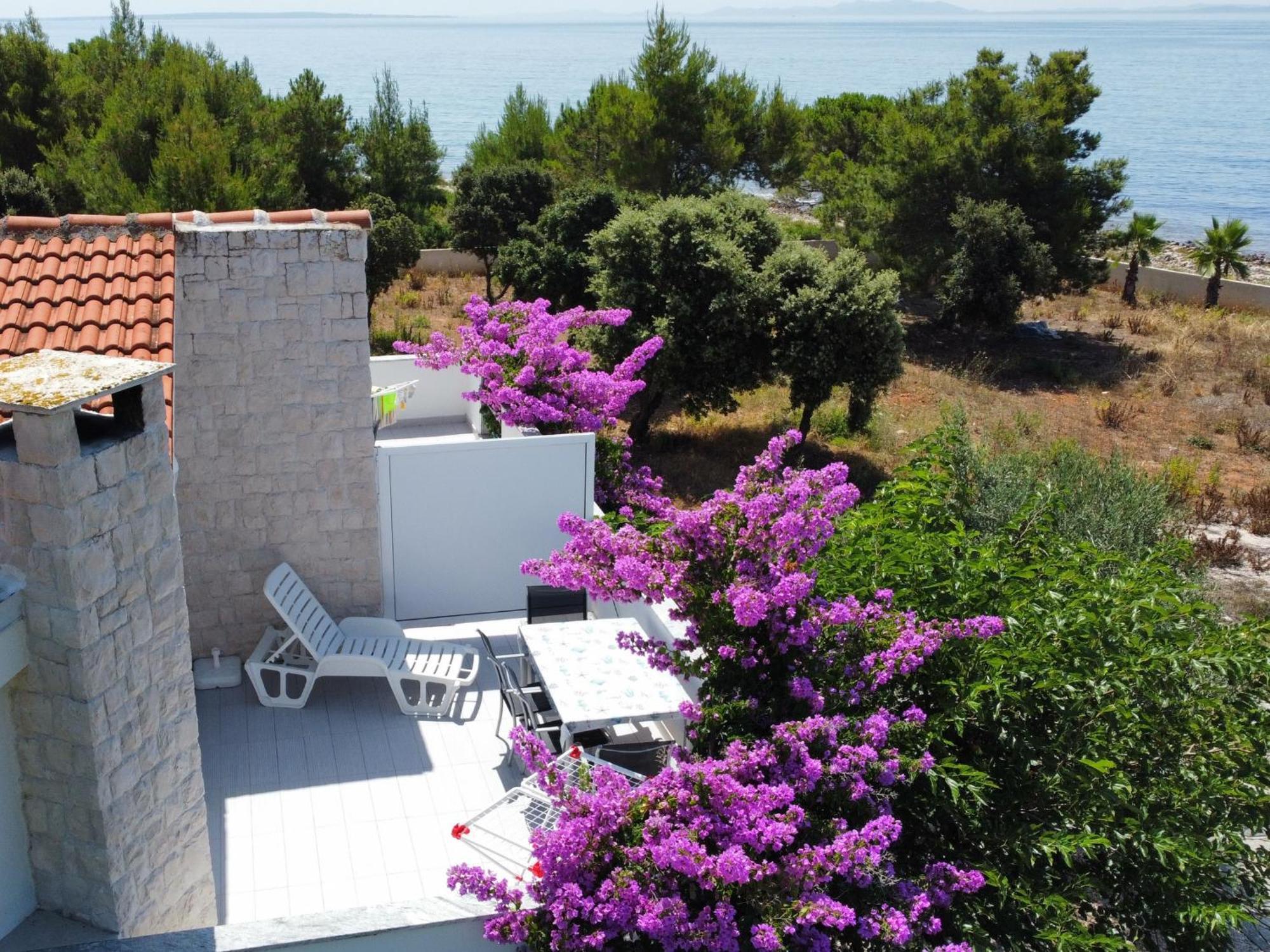 Mirakul Apartments Vir Exterior photo