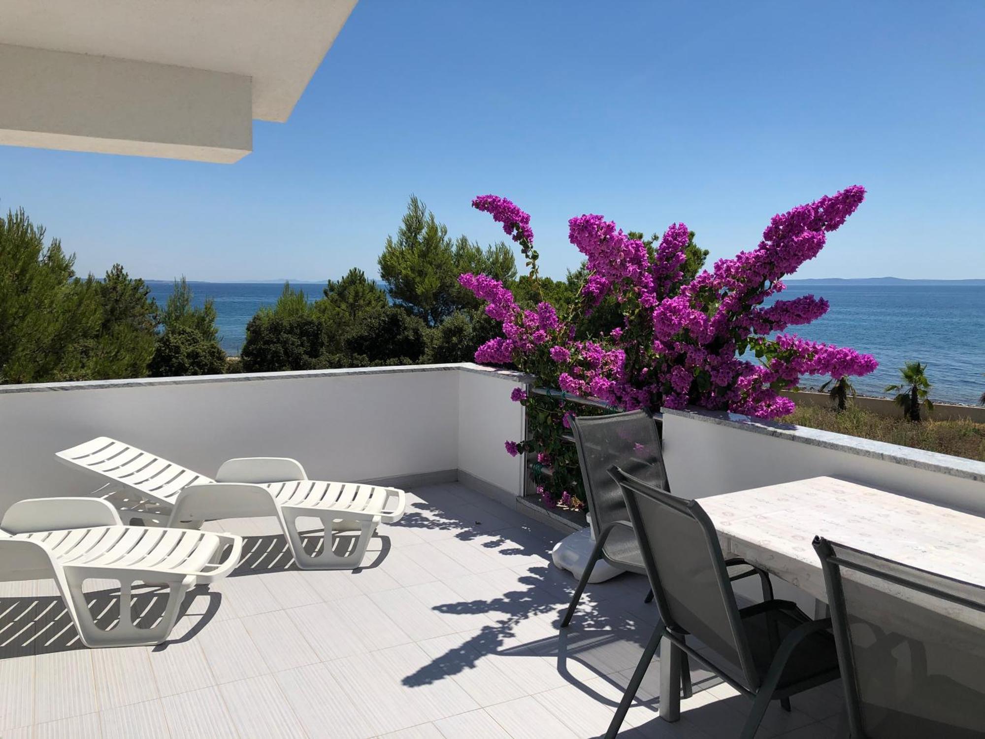 Mirakul Apartments Vir Exterior photo