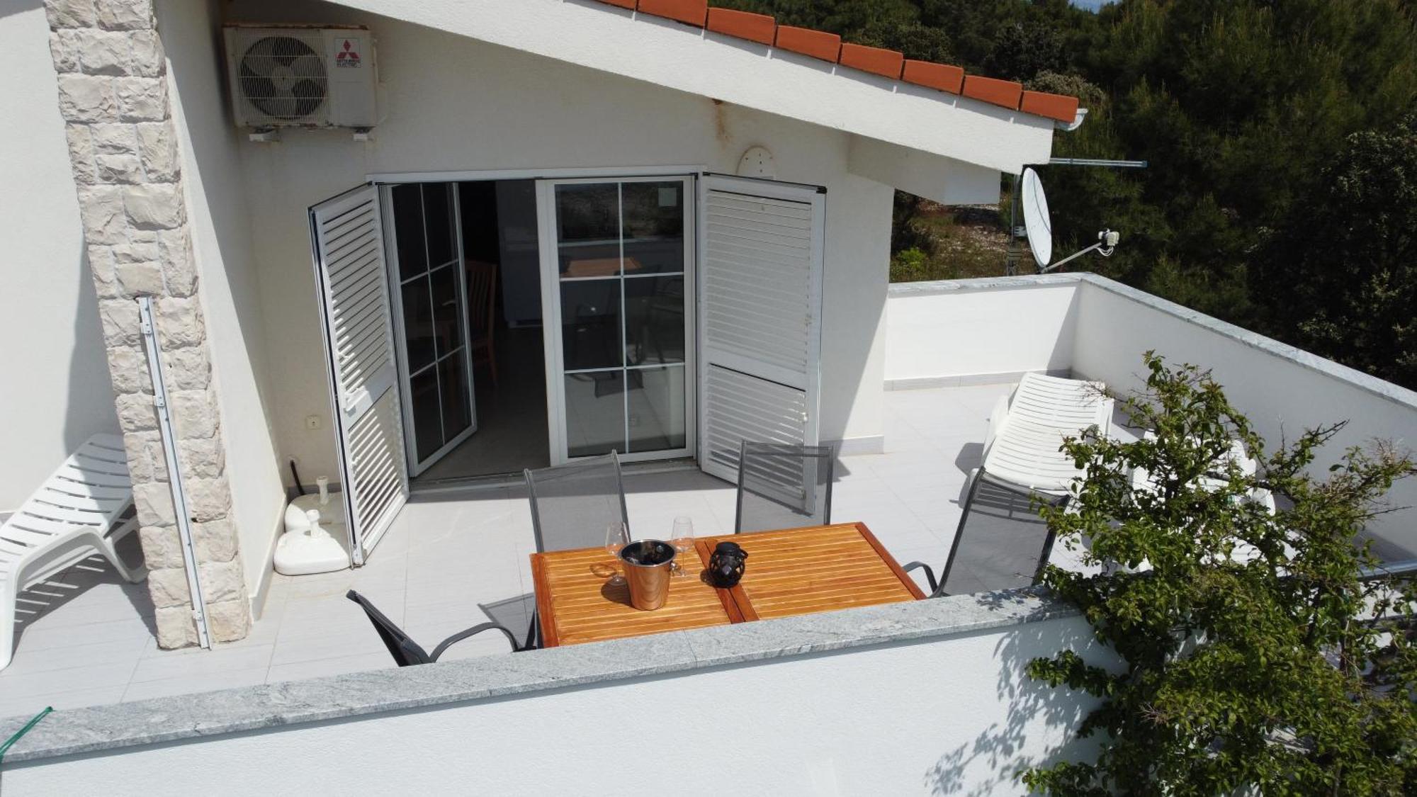 Mirakul Apartments Vir Exterior photo