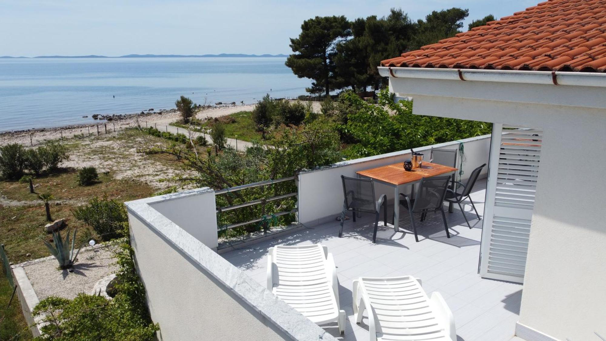 Mirakul Apartments Vir Exterior photo