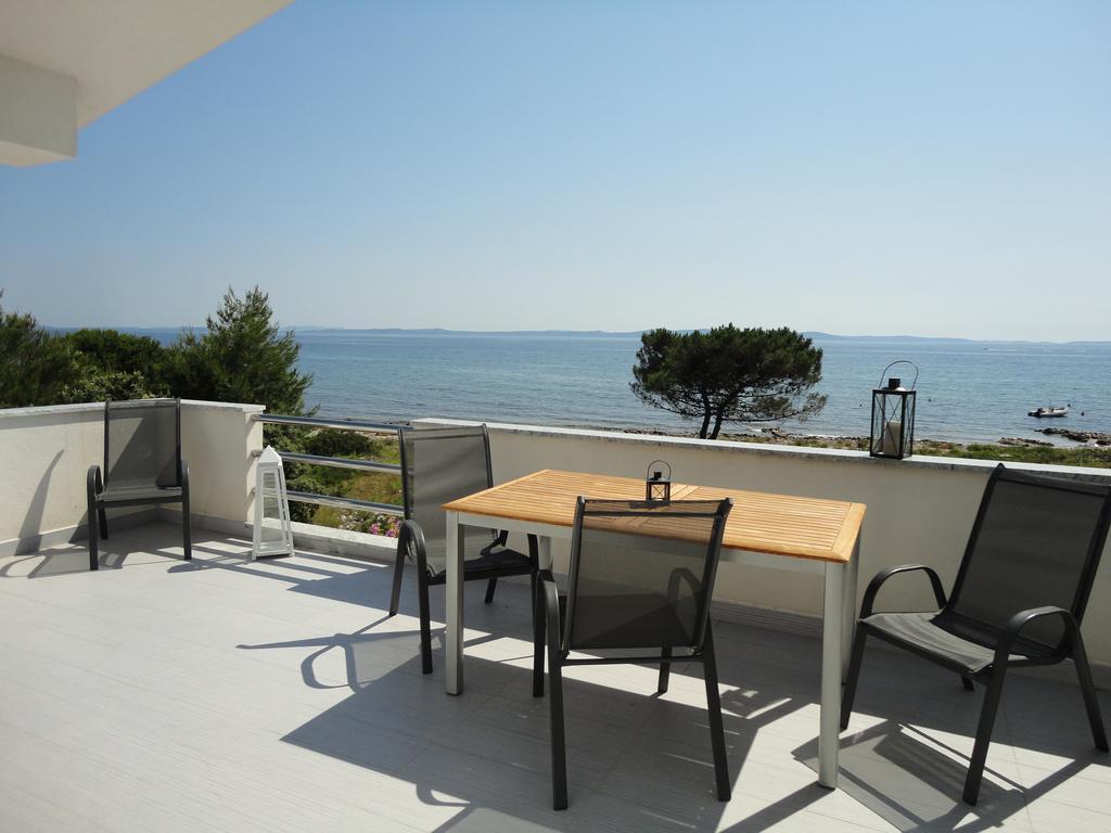 Mirakul Apartments Vir Exterior photo