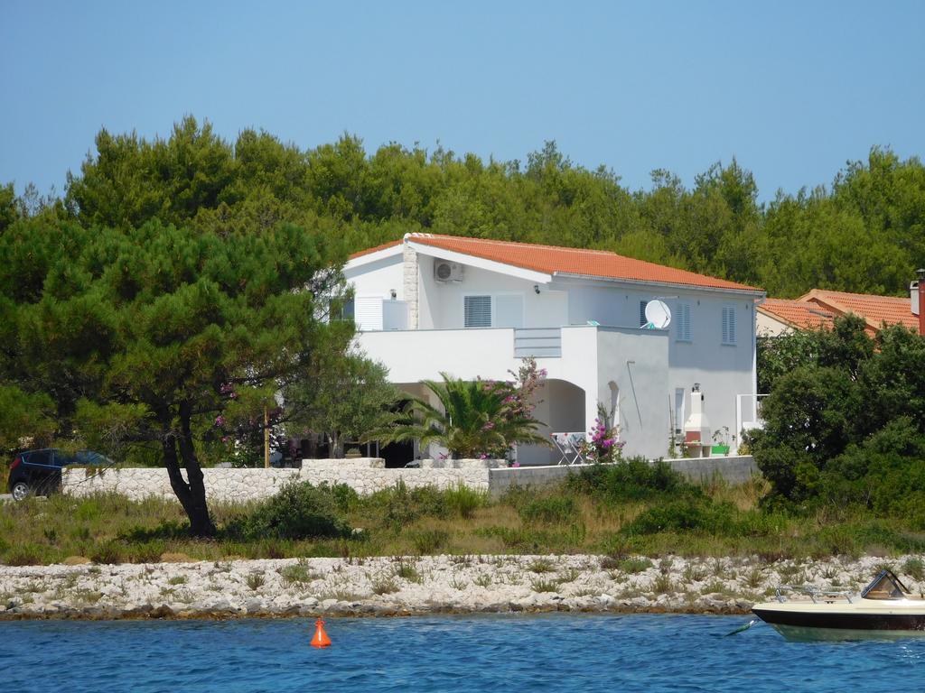 Mirakul Apartments Vir Exterior photo