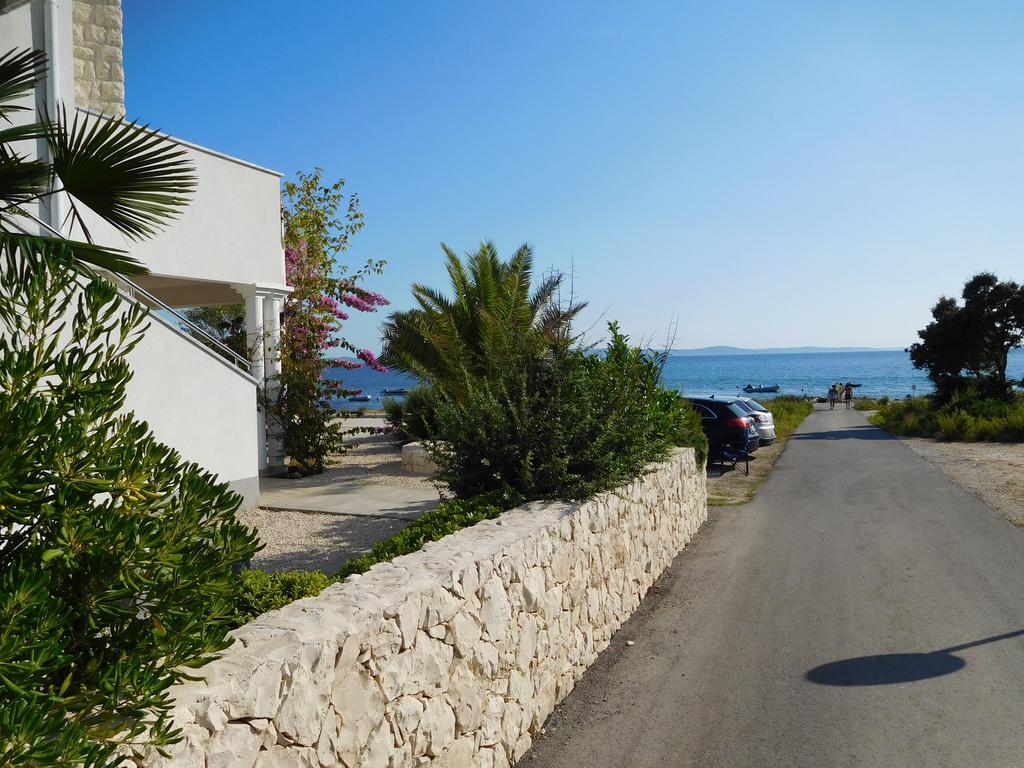 Mirakul Apartments Vir Exterior photo