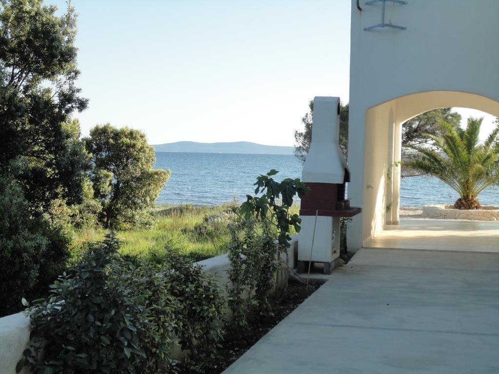 Mirakul Apartments Vir Exterior photo