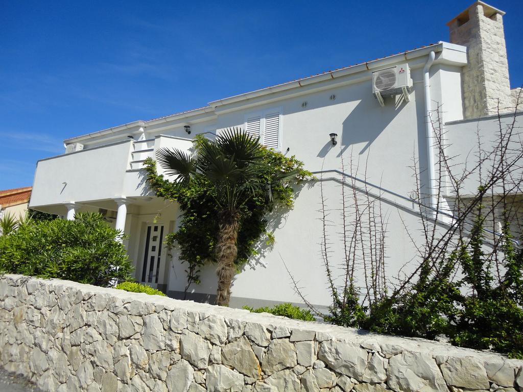 Mirakul Apartments Vir Exterior photo
