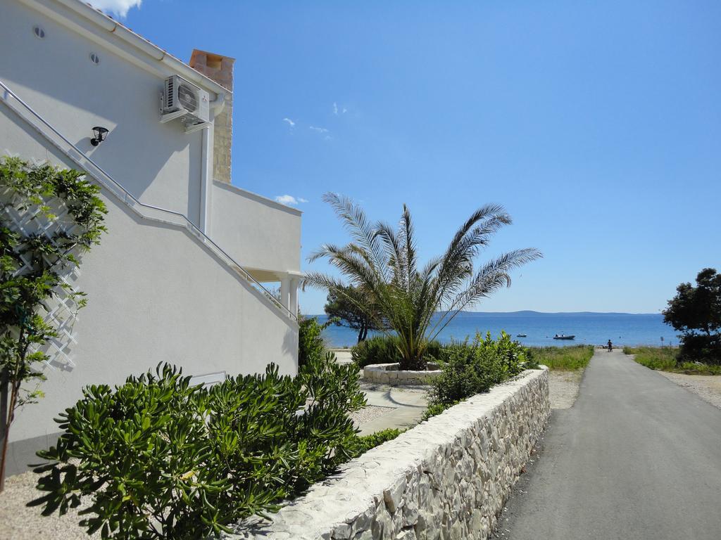 Mirakul Apartments Vir Exterior photo
