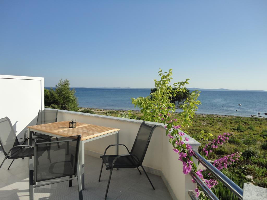 Mirakul Apartments Vir Exterior photo