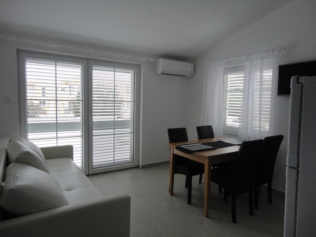 Mirakul Apartments Vir Exterior photo