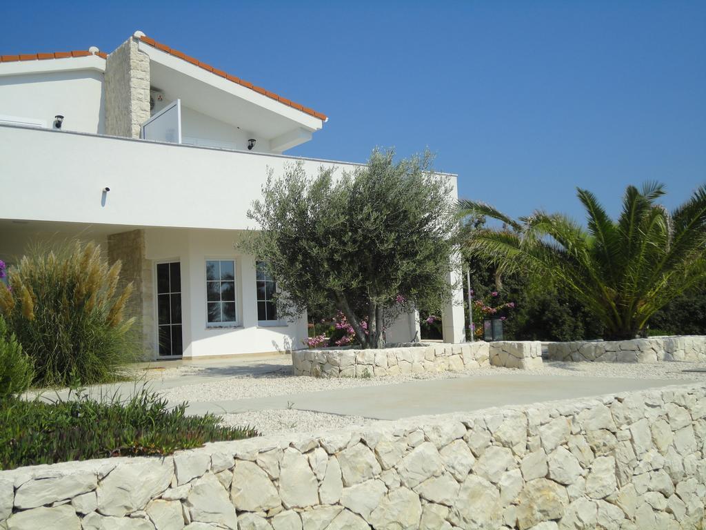 Mirakul Apartments Vir Exterior photo