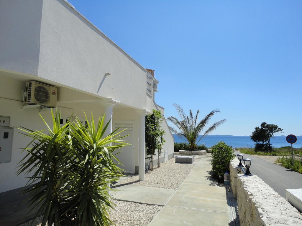 Mirakul Apartments Vir Exterior photo